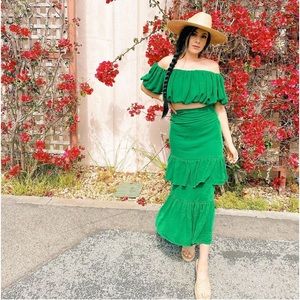 Two piece ruffled layer green skirt and puff sleeve top